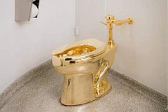 Des toilettes publiques en or au Guggenheim de New York